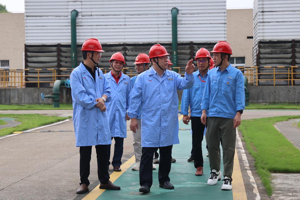 刘朗明到郴氟公司调研指导工作